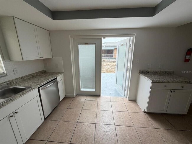 Building Photo - 8151 Saybrook Dr