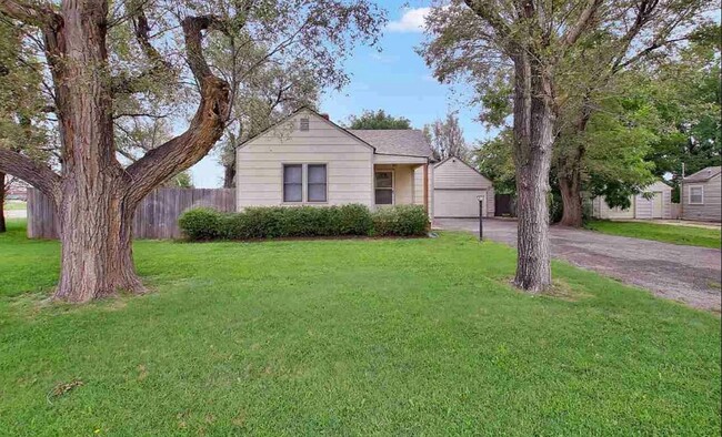 Primary Photo - Beautiful Goddard Home with Oversized Garage