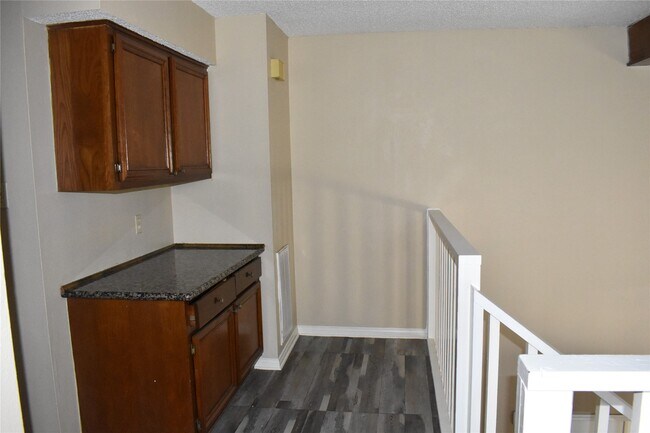 Building Photo - 8903 Kalewood Dr