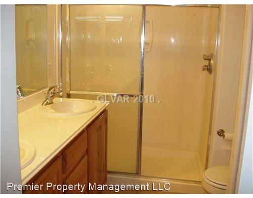 Building Photo - 3 br, 2.5 bath House - 139 Tilbury Ave*