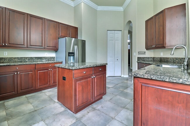 Building Photo - 1289 Beacon Cir