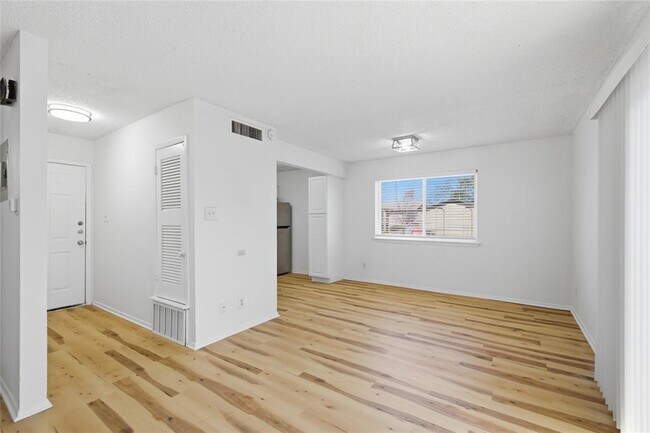 Building Photo - 2705 Windswept Cove