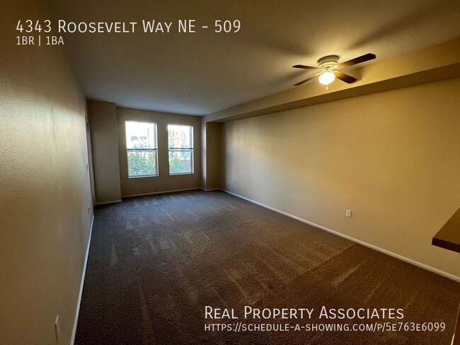 Building Photo - 4343 Roosevelt Way NE