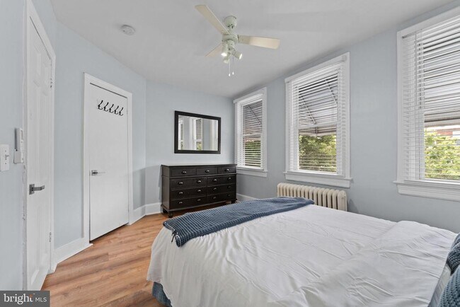 Building Photo - 2339 3rd St NE