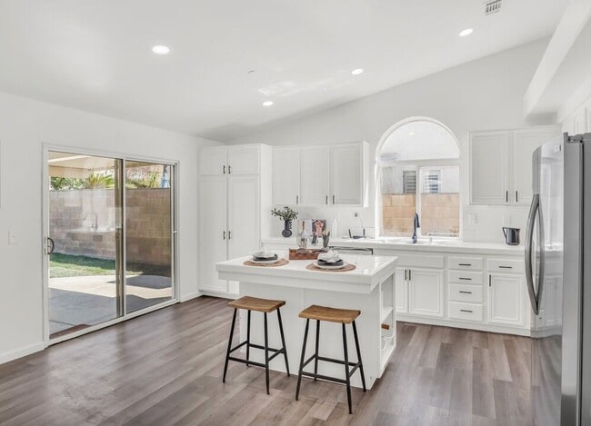 Building Photo - 1122 Alpine Ct