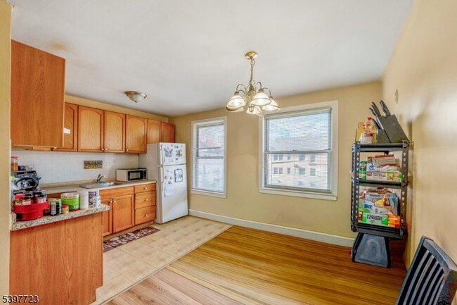 Building Photo - 953 E Front St