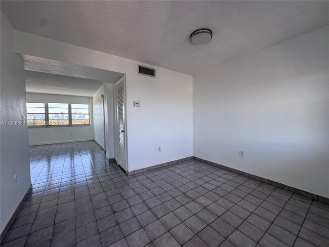 Building Photo - 1400 SW 27th Ave