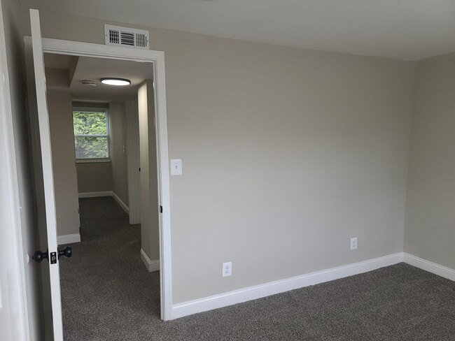 Building Photo - Newly Renovated Townhome Coming Soon!