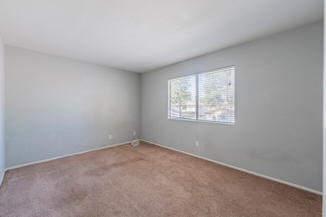 Building Photo - 2044 N Avenida Vista Del Monte