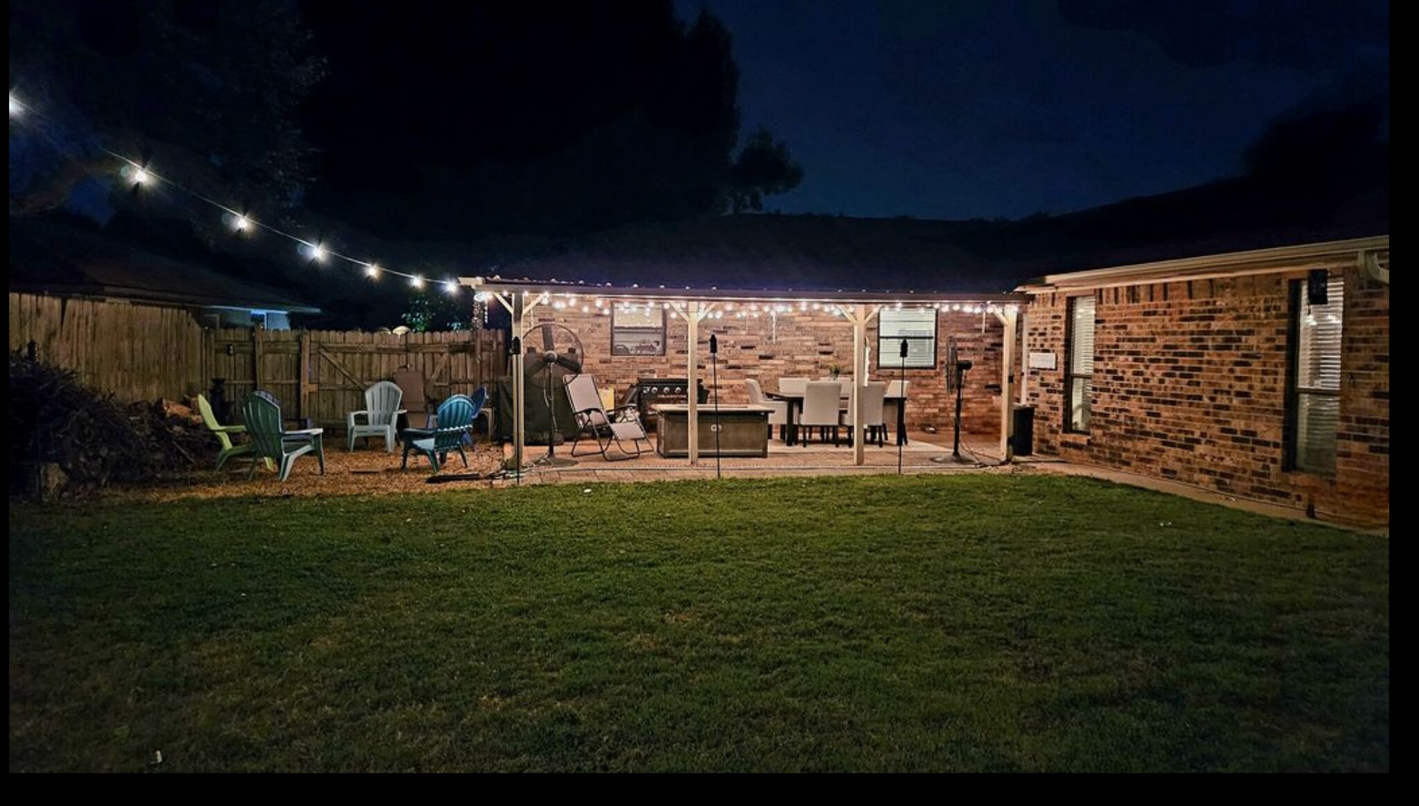 Building Photo - 1615 Camelot Dr