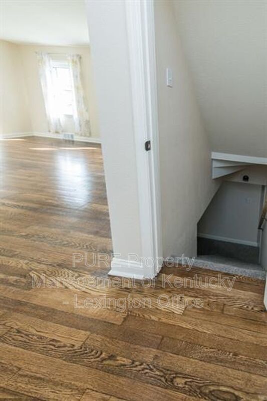 Building Photo - 574 Bob-O-Link Drive