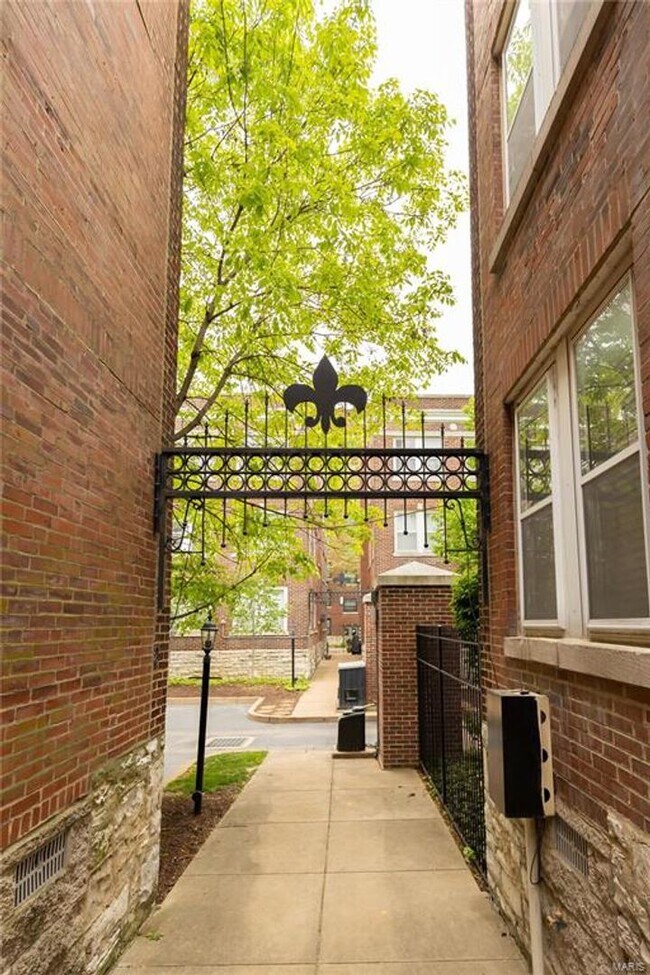 Building Photo - 5350 Pershing Ave