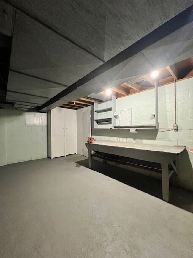 Building Photo - Two bedroom home for rent - Country living...