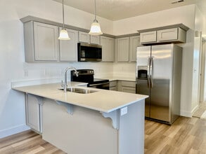 Building Photo - 641 N 380 W