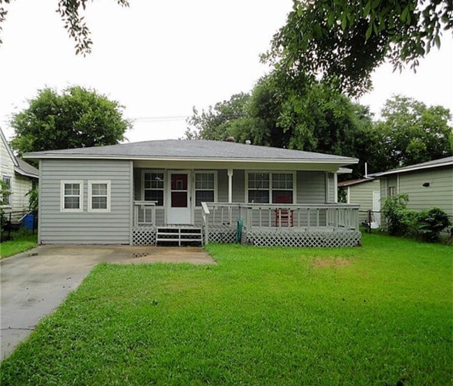 Building Photo - 36 18th Ave N