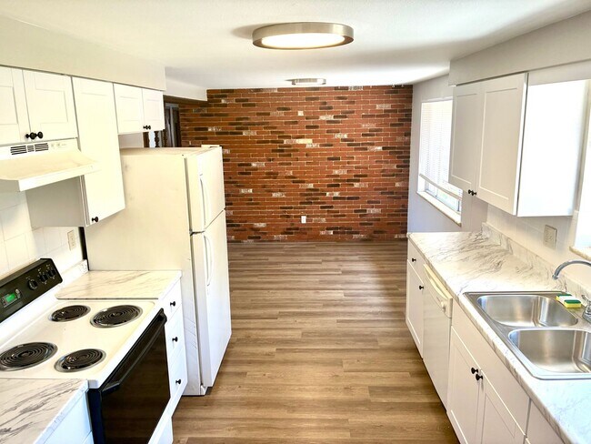 Building Photo - 3 Bedroom, 1 Bath Home with 1 car attached garage in Northwest Loveland, CO