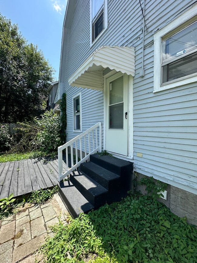 Building Photo - 3 bedroom 1 bath