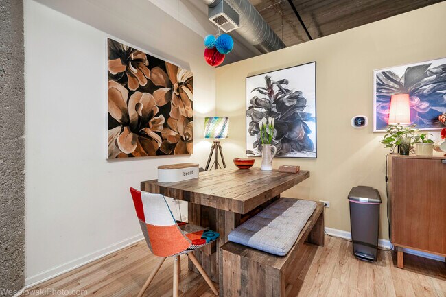 Building Photo - 758 N Larrabee St