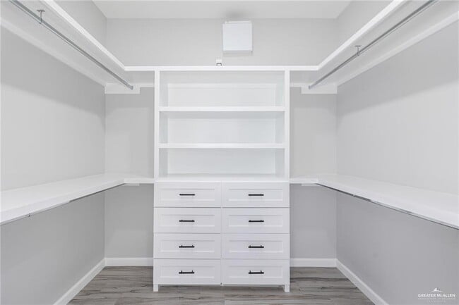 Building Photo - 19 Rabbit Run Ave