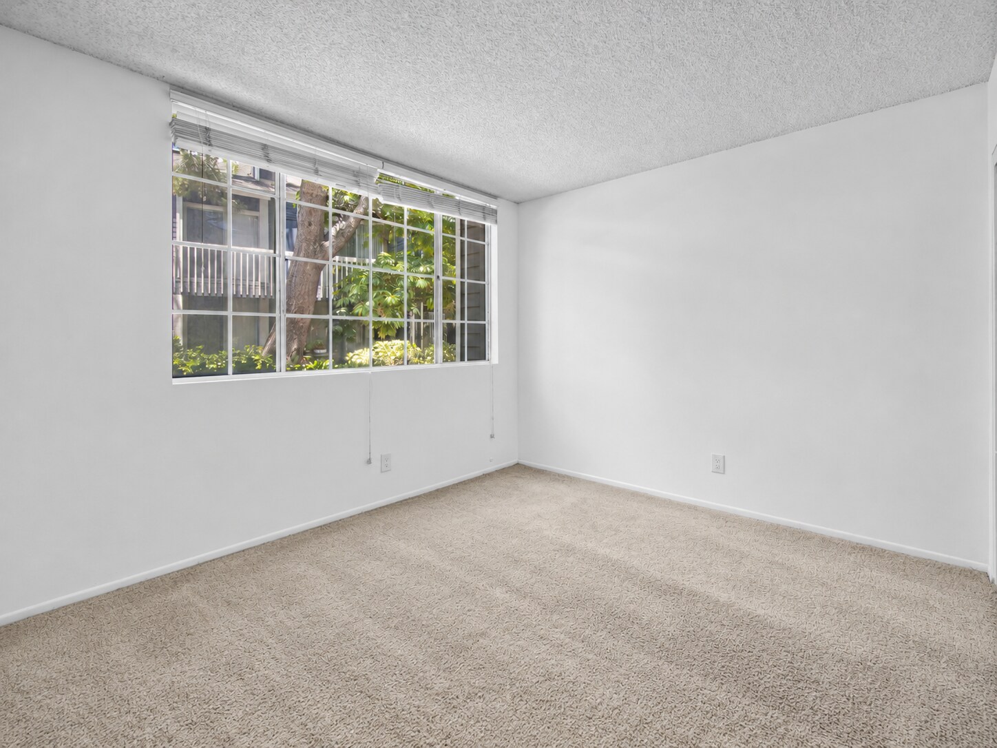 Building Photo - 25335 Pine Creek Ln