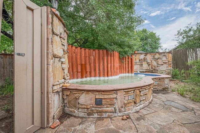 Building Photo - 2107 Shadowbriar Dr
