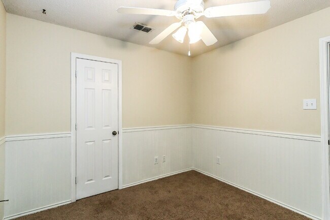Building Photo - 6 month, 9 month or 12 month leases availa...