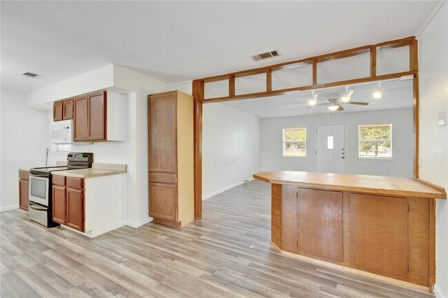 Building Photo - 1402 Citation Cir