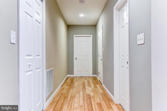 Building Photo - 737 Morton St NW