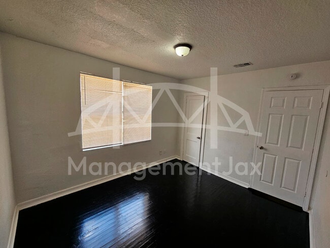 Building Photo - 1664 W 15th St