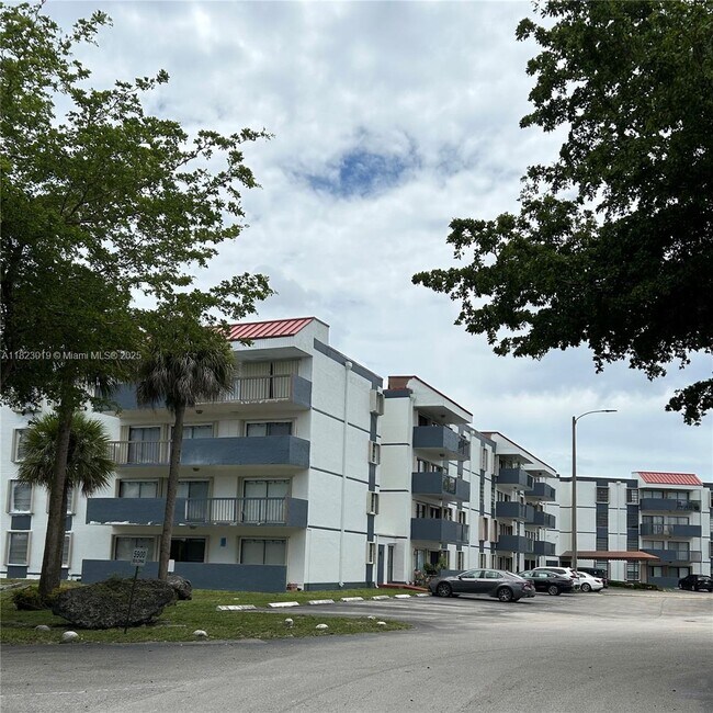 Building Photo - 5900 SW 127th Ave