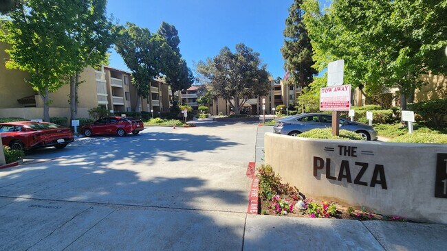 Building Photo - 2BD/2BA Condo in The Plaza Community - MOVE IN SPECIAL 1/2 OFF FIRST MONTH'S RENT