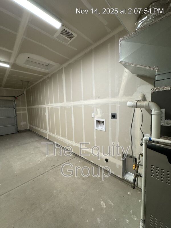 Building Photo - 410 S Summit St