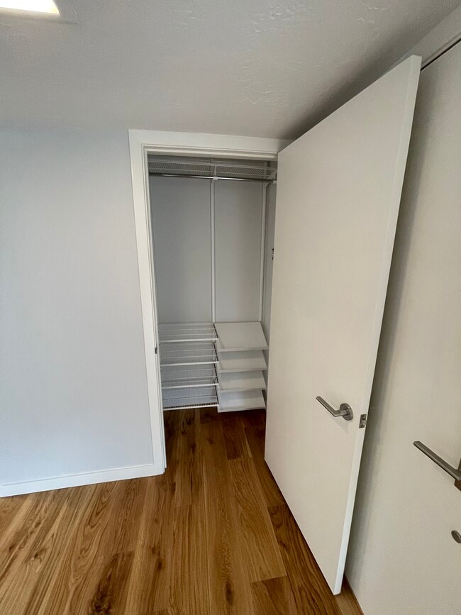 Building Photo - 36 Redwood Ave