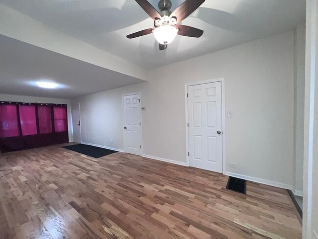 Building Photo - 8919 S Muskegon Ave