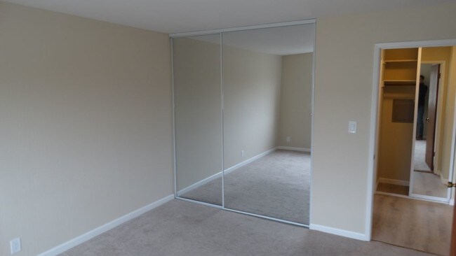 Building Photo - Top Floor One Bedroom