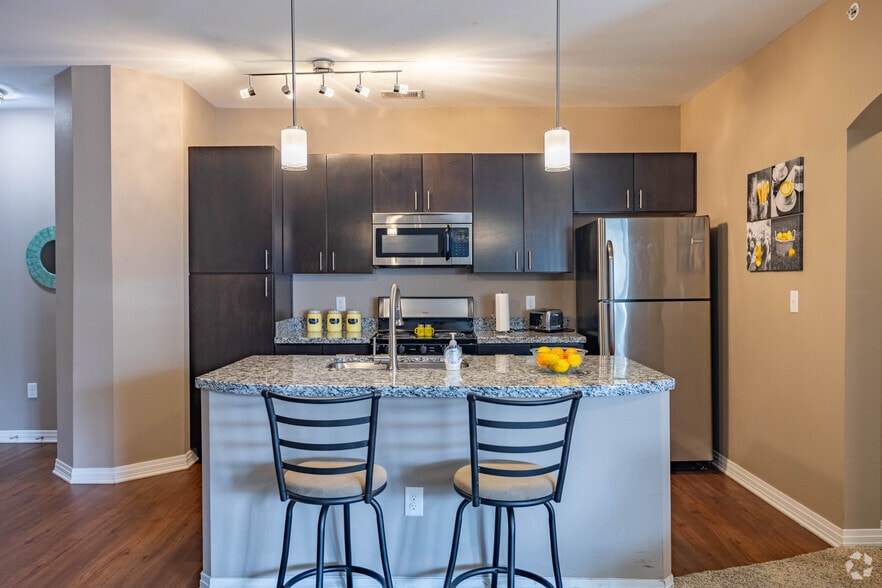 1BR, 1BA - Kitchen - Avalon at the Pointe