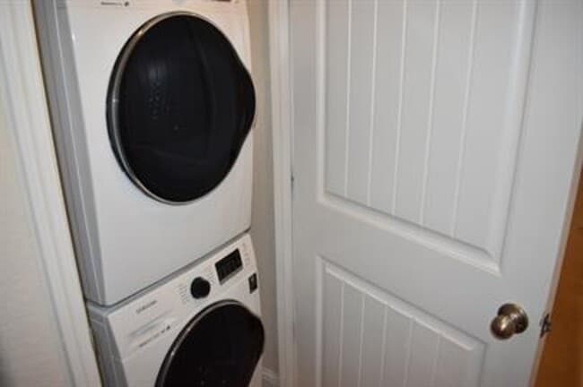 Building Photo - 2423 Gabriel Dr