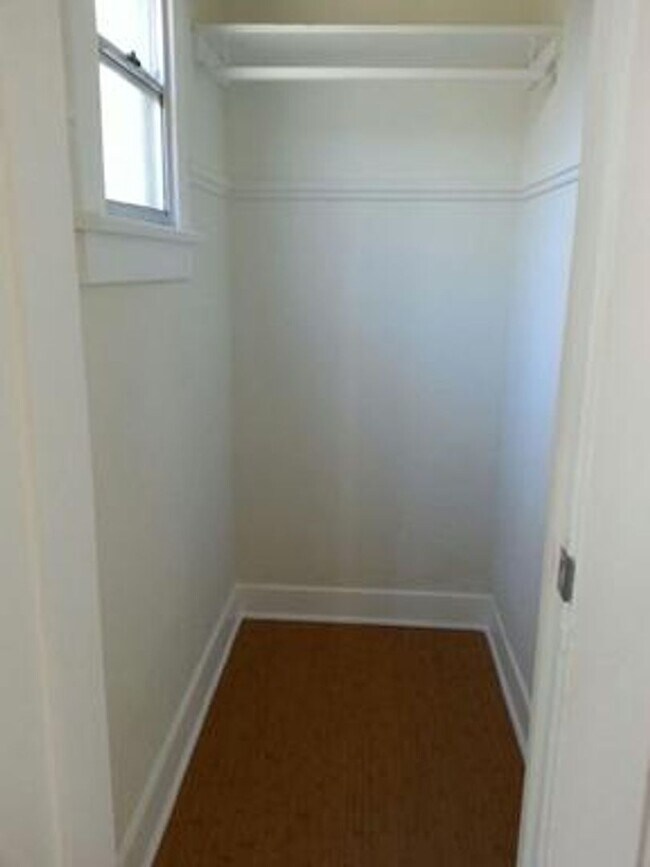 Building Photo - BELLA APARTMENTS: Beautiful 1 Bed - 1 Bath