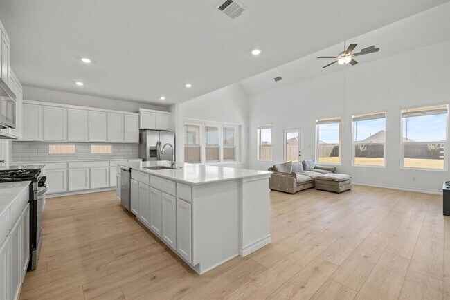 Building Photo - 1648 Tinnen House St