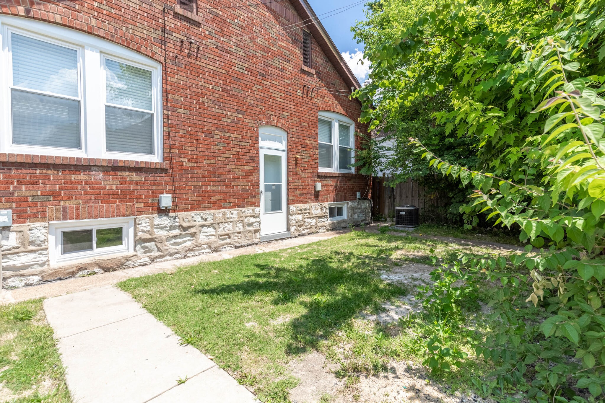 Building Photo - 5736 Chippewa St