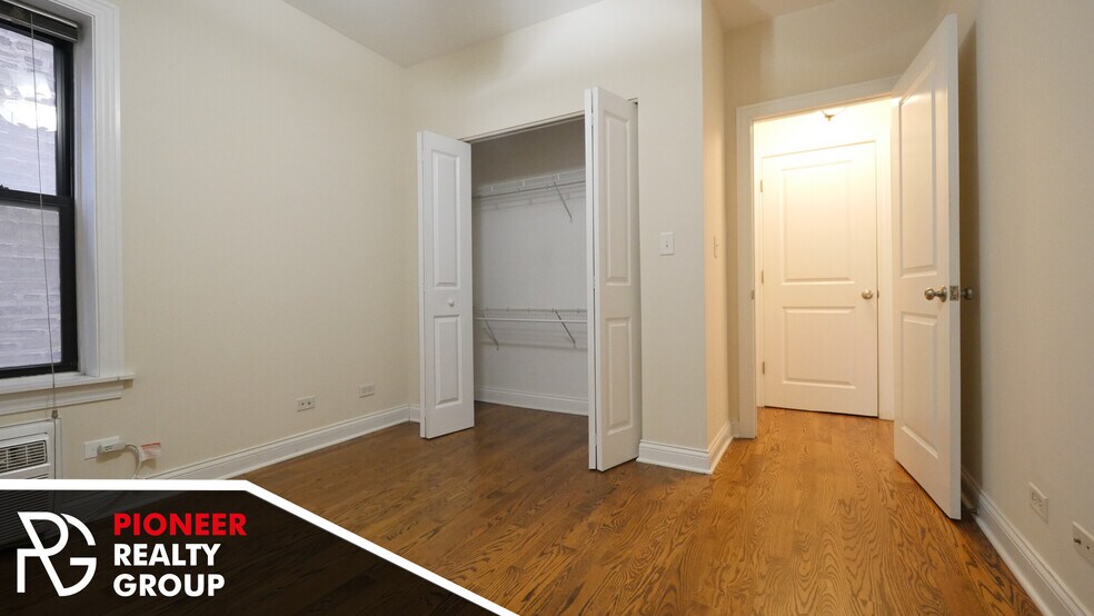 Building Photo - 736 W Addison St