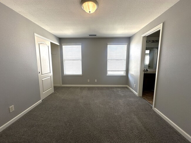 Building Photo - Beautiful home in Damonte Ranch Area