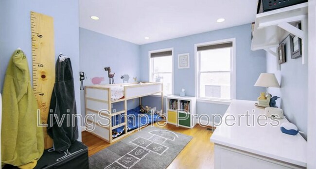 Building Photo - 317 I St NE