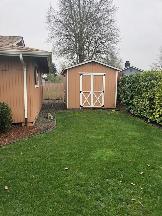 Building Photo - Spacious 3-bedroom, 2 bath home in SE Albany