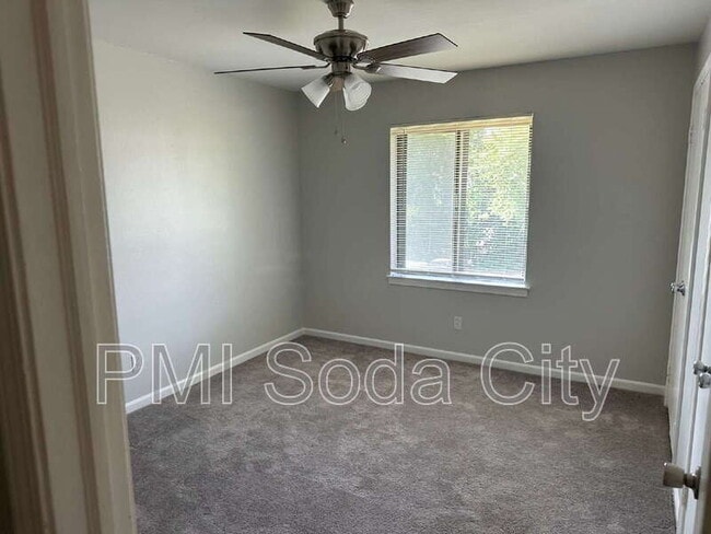Building Photo - 105 Thornwell Ct