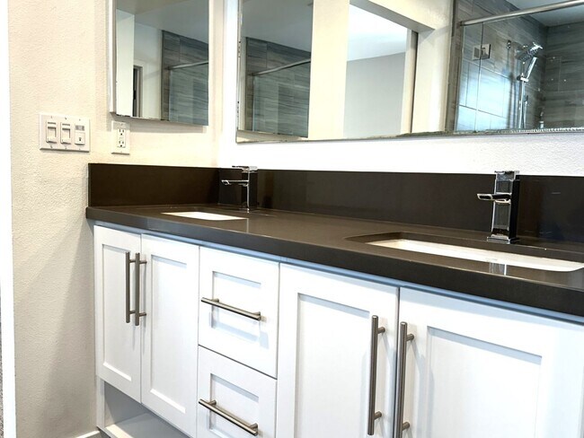 Building Photo - Civita/Apex – Luxury 3BR 3.5BA, Valley Vie...