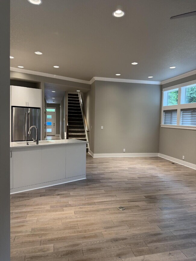 Building Photo - 3 Bed / 2 Bath Single-Family Home in West Linn