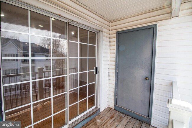 Building Photo - 1337 Waterford Dr