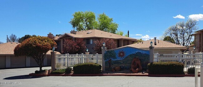 Building Photo - 985 E Mingus Ave