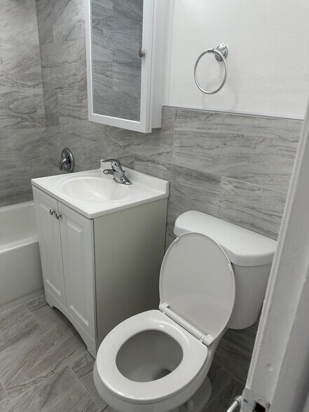 Building Photo - 1400 Carol St